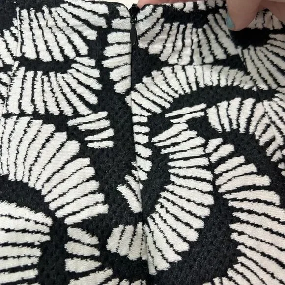 Hunter Bell Kramer Black & White Long Sleeve Cropped Top & Circle Skirt Set SZ S